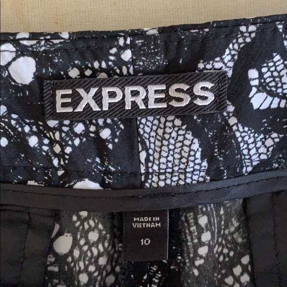 Express black and white shorts - Picture 4 of 5